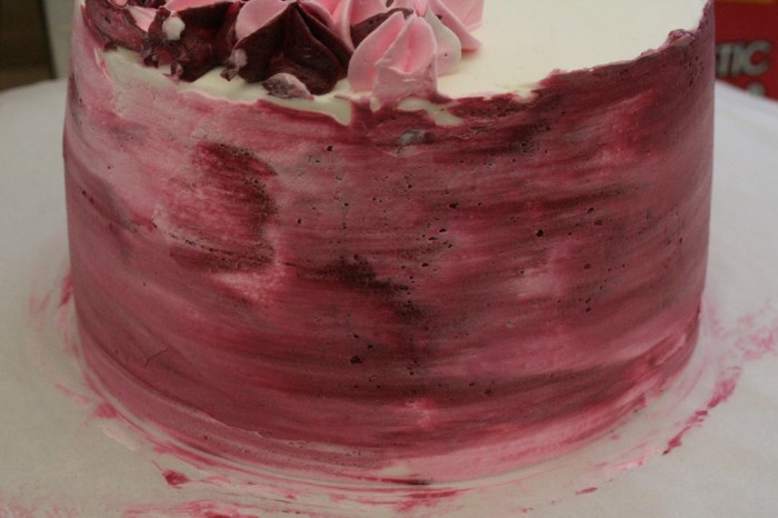 Red-camo-icing-technique-CC-2_0-by-Food-Chronicles-700x466